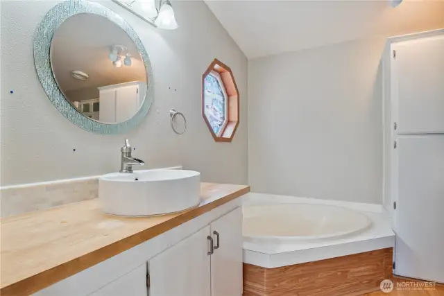 primary bedroom bath