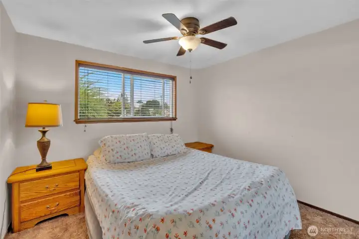2nd bedroom