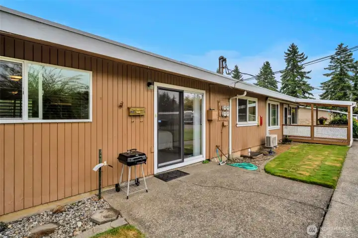 Side yard patio