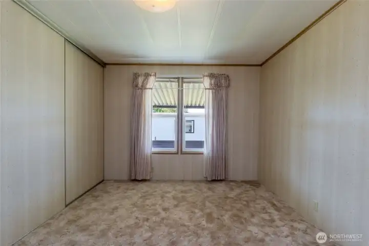2nd bedroom