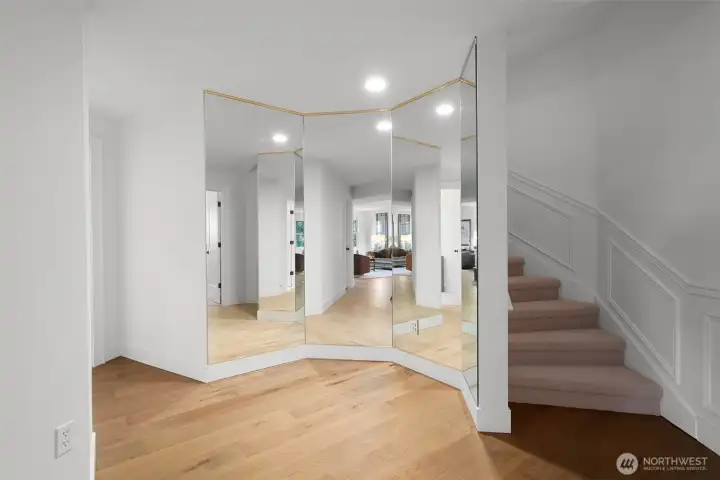 Landing coming into lower level