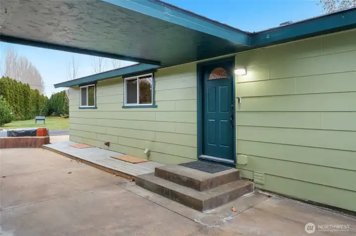 Quiet, private setting in the desirable Cascade Valley area