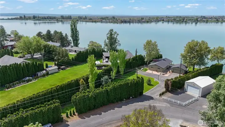 Panoramic lake views from multiple vantage points