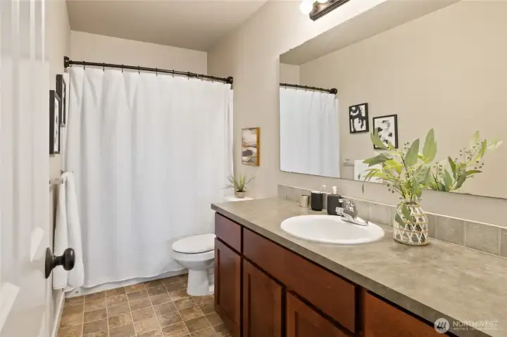 Full Guest bath upper level