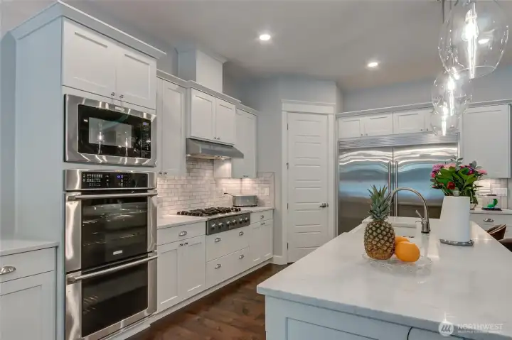 Double convection Electrolux ovens + Micro