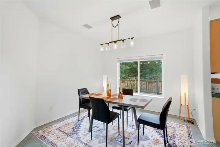 Designed for memorable gatherings, the formal dining room easily accommodates large dinners and celebrations. The layout allows effortless flow between entertaining spaces. Whether intimate dinners or holiday hosting, this room rises to the occasion.