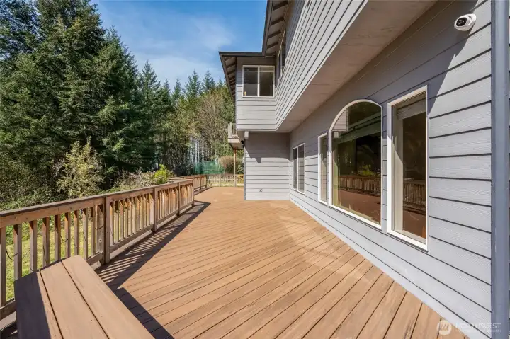 Elevated views create a feeling of living among the trees. This space effortlessly blends entertainment with relaxation.