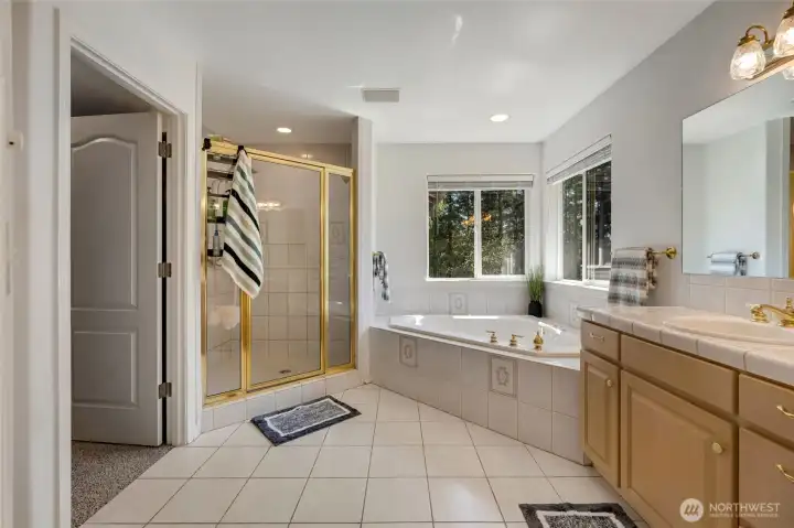 he spa-inspired five-piece bath invites relaxation at the end of long days.