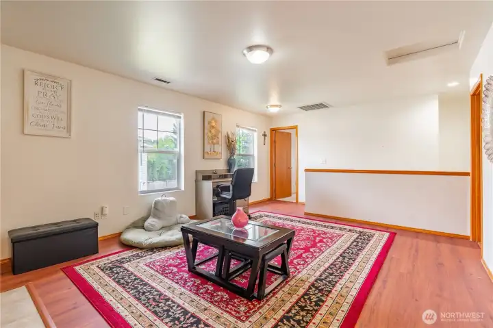 Upper level w/ gas fireplace