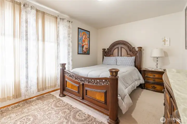 2nd bedroom