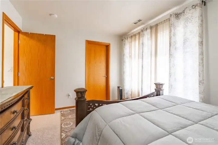 2nd bedroom