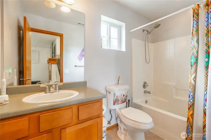 Upstairs full bathroom