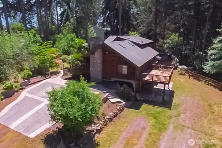 One of a kind Custom Log Home on shy 2 Acres