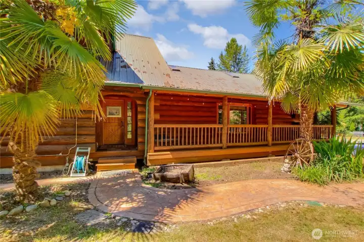 Beautiful Custom Log Home!
