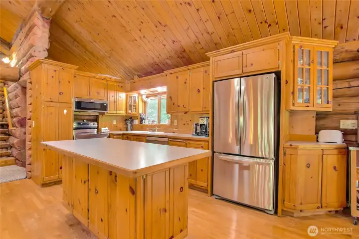 Island Kitchen - All appliances stay