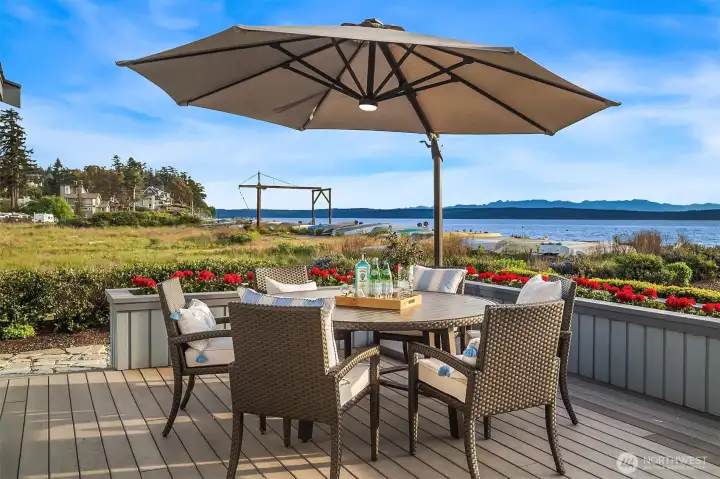 Level access to the beach with sought after tideland ownership. Level access to the beach with sought after tideland ownership.