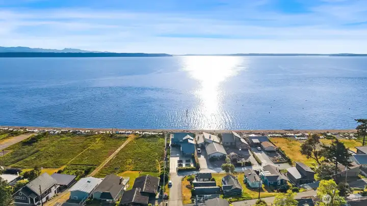 Stunning waterferont with abundant parking, rare beachside workshop with sink that provides flexibility for hobbies and waterfront recreation. Stunning waterferont with abundant parking, rare beachside workshop with sink that provides flexibility for hobbies and waterfront recreation.