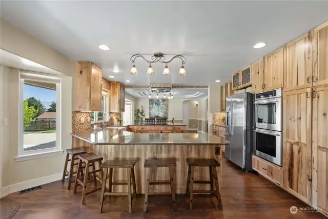 Bright & spacious with large breakfast bar.