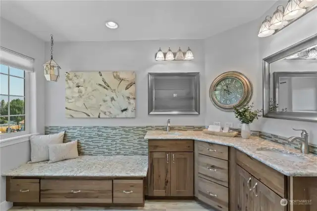 Beautiful counter & tile backsplash bench seat.