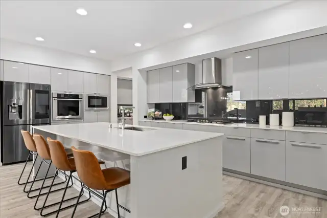 Kitchen w/ Quartz counters/SS Appliances