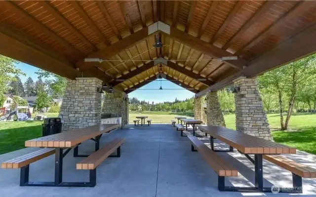Community park, Courts, Trails all arround