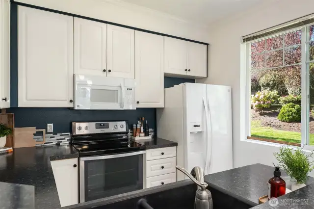 Want a stainless appliance package - that's easy to do! The appliances are in great condition.