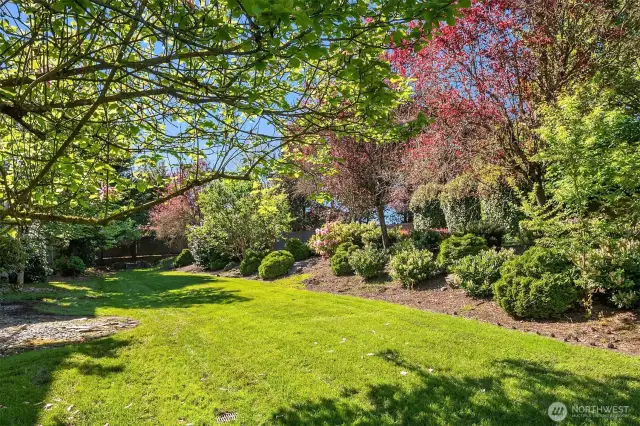 This corner unit offers the enjoyment of the outdoors! The common lawn offers a barrier of privacy & easy access for your four-legged friend.