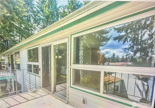 Front of home w/ 1 spot and extra free spots near