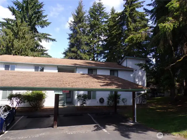 Front of home w/ 1 spot and extra free spots near
