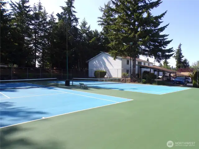 nice tennis courts
