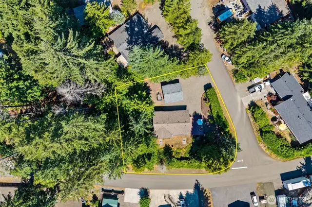 Property lines area approximate -- this is an oversized 12,632 sq. ft. corner lot.
