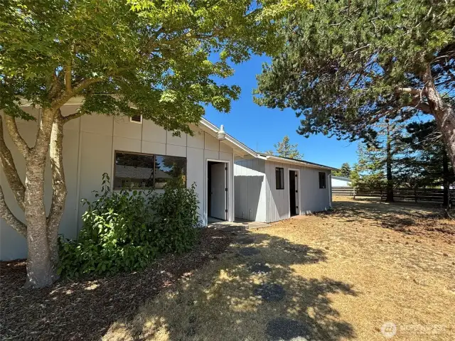 Detached Bonus craft room/office