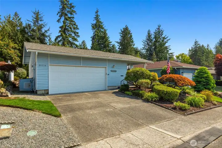 Centrally located in the park, bright and light.