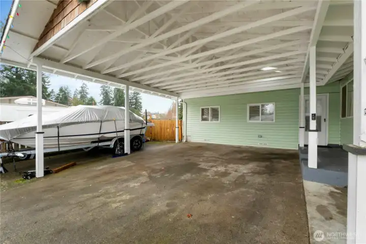 Large carport w/ RV/Boat parking