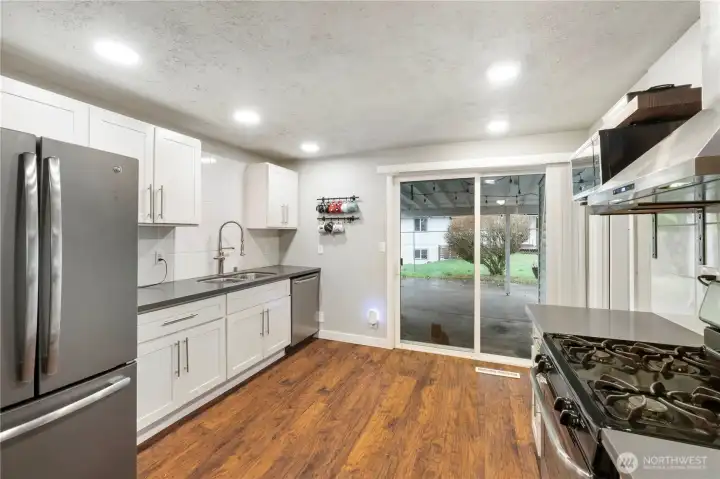 Modern updated kitchen - all appliances stay