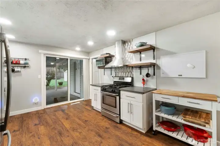 Modern updated kitchen - all appliances stay