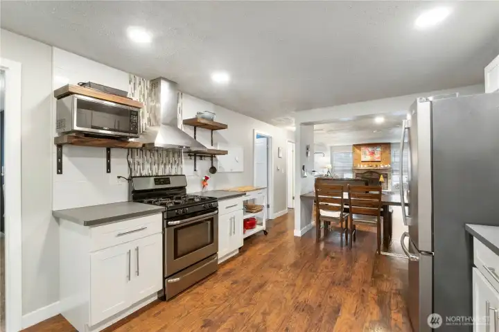 Modern updated kitchen - all appliances stay