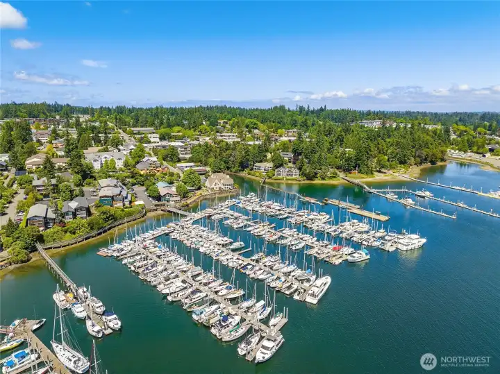 Walkable to the marina as well.  Maybe your guest is looking for a break from their berth? Or maybe you want to stroll down to your own boat. Either way... What a Life!