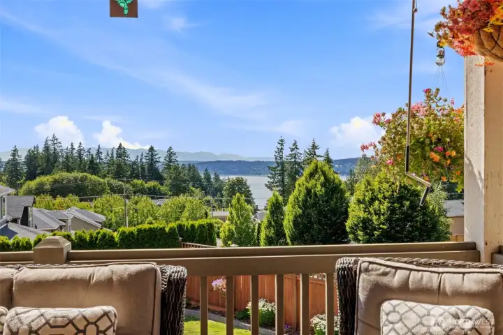 Mountain, sound, and island views for days!