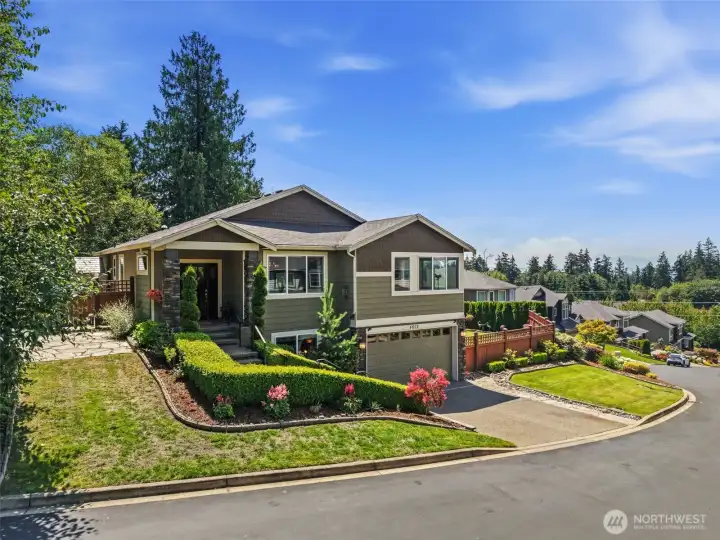 Flagstone side yard providing additional patio space leading to the perfect perch to take in the views.