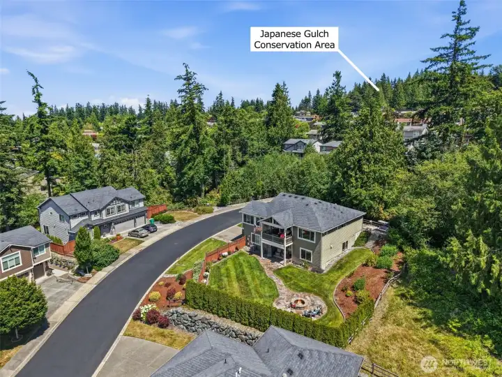 Proximity to Japanese Gulch. 14 homes in Hunttings Hilltop Association.