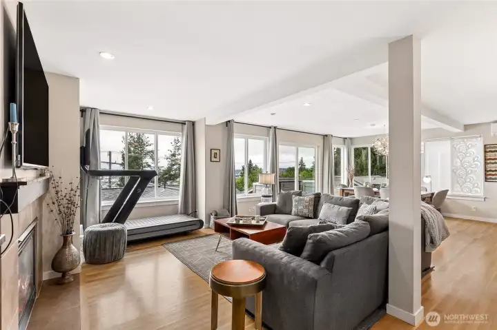 Hardwood floors throughout the home. AND AIR CONDITIONING THROUGHOUT THE HOME! Hardwood floors throughout the home. AND AIR CONDITIONING THROUGHOUT THE HOME!