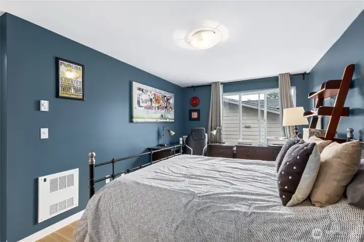 Secondary suite has good light and a large window offering fresh air and an abundance of light. Secondary suite has good light and a large window offering fresh air and an abundance of light.