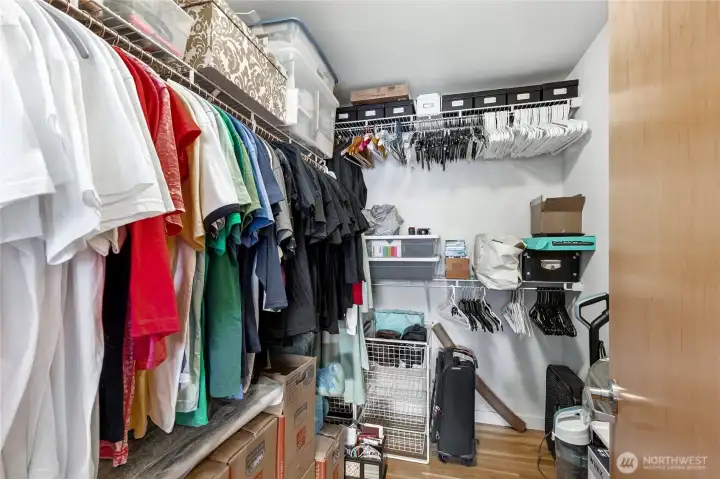 Of couse any suite has to have a walkin closet! Of couse any suite has to have a walkin closet!