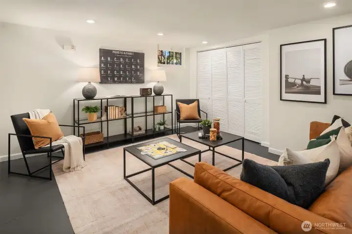 Whether used for movie nights, guests, hobbies, workouts, or work-from-home flexibility, the finished lower level adds valuable extra living space beyond the main floor.