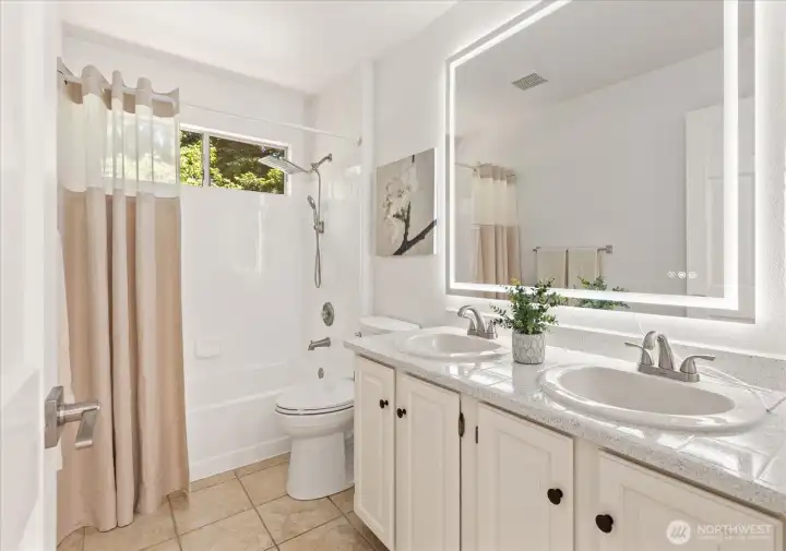 Refreshed Full Bath Upstairs