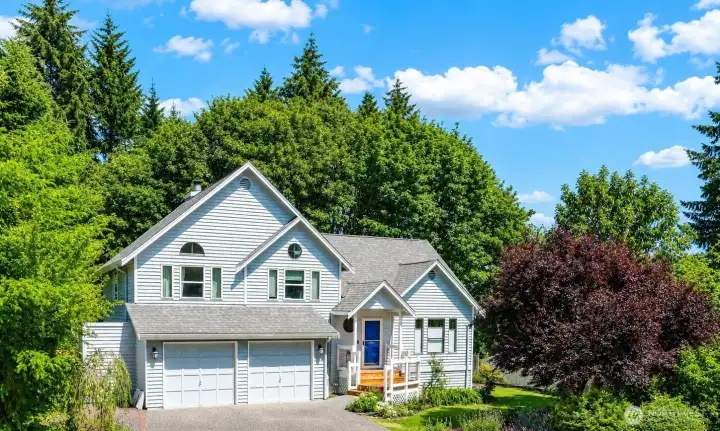 This 3600 sq ft SOLID BUILT home offers 6   Bdrms and 4.5 Baths w/2 Primary Suites. REVITALIZED and VIBRANT Downtown Bothell is your Next Door Neighbor w/Restaurants, Shopping, Breweries and Parks. Walk Score 70!! RARE 9600sq ft PRIVATE lot in a QUIET cul-de-sac.