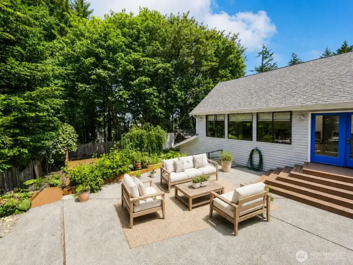 Entertainment sized patio located off Dining   Rm for those Al Fresco   Dinners