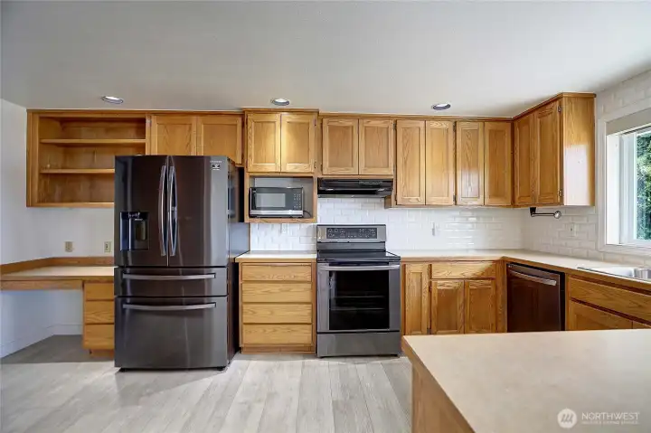 Updated Appliances and Great Cabinets~