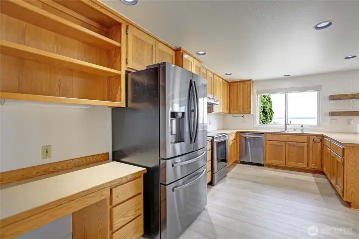 Excellent Flowing Kitchen~